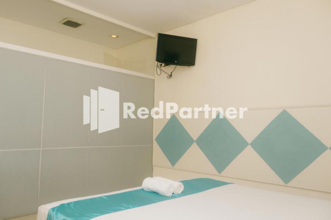 Hotel Pits Mitra Reddoorz Near Atom Mall 2*